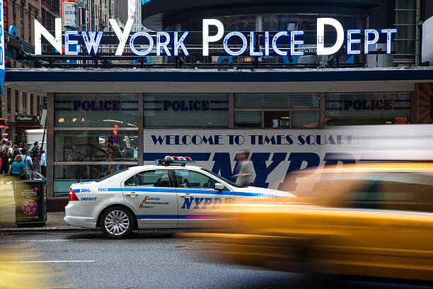 из департамента полиции нью-йорка автомобиль времени площадь, нью-йорк - times square flash стоковые фото и изображения