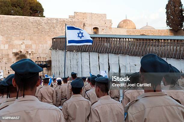 Exército Israelita Pelo Muro Das Lamentações - Fotografias de stock e mais imagens de Adulto - Adulto, Bandeira de Israel, Capitais internacionais