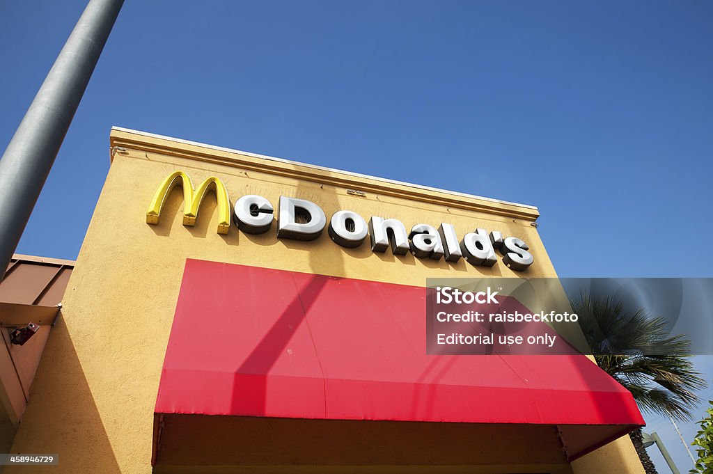 Restaurante McDonald's - Foto de stock de Amarillo - Color libre de derechos