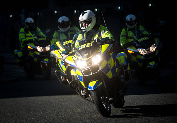 bicicletas de polícia - police helmet imagens e fotografias de stock