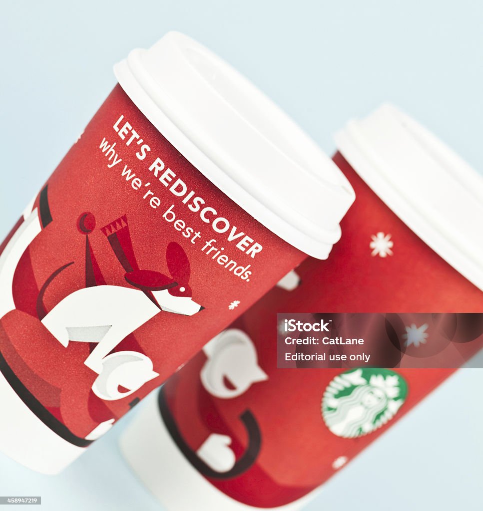 Vacanza tazze di caffè Starbucks - Foto stock royalty-free di Bevanda calda