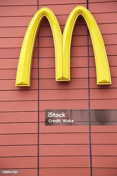 Señal De Mcdonalds Foto de stock y más banco de imágenes de Arco - Característica arquitectónica - Arco - Característica arquitectónica, Dorado - Color, Oro - Metal