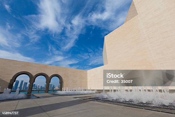 El Museo De Arte Islámica Foto de stock y más banco de imágenes de Agua - Agua, Aire libre, Arabesco - Estilo