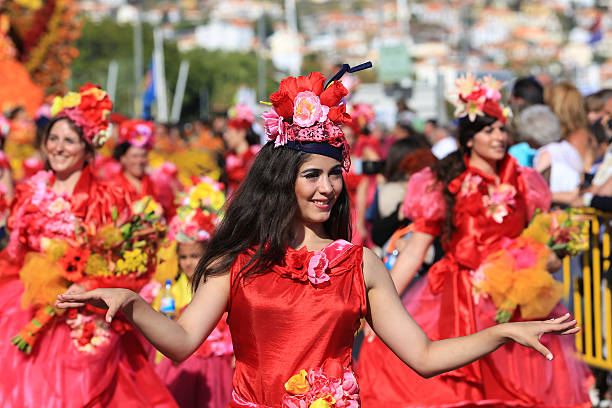 as bailarinas festival de flor de madeira, portugal - flower parade imagens e fotografias de stock