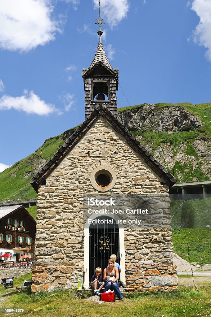 Pique-nique en famille dans les Alpes autrichiennes - Photo de Mont Grossglockner libre de droits