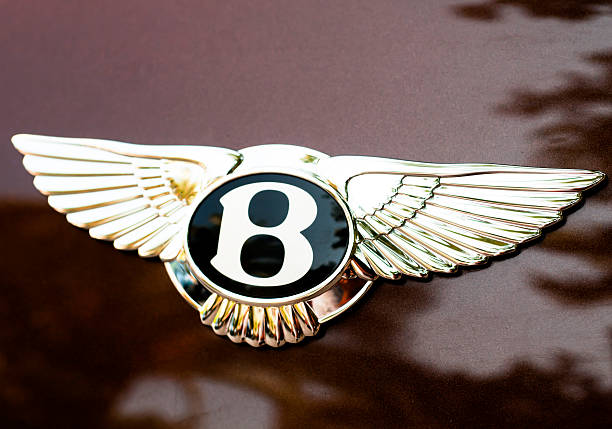 bentley ロゴのお車のトランク - bentley ストックフォトと画像