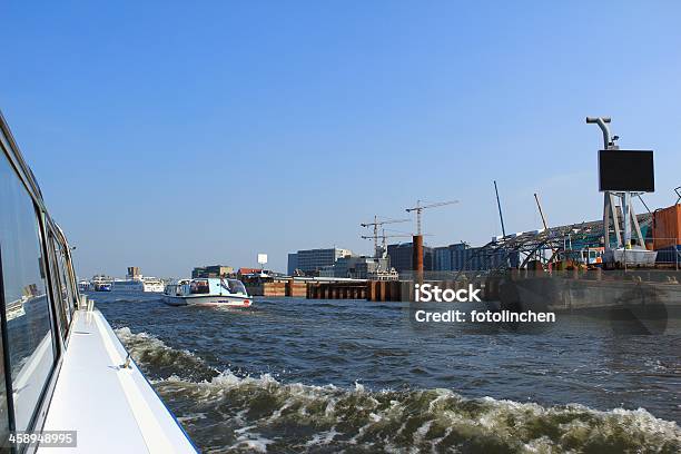 Tourist Boot Ist Kreuzfahrt Durch Den Hafen Von Amsterdam In Den Niederlanden Stockfoto und mehr Bilder von Amsterdam