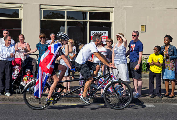 patriotische british tandem fahrer vor olympic torch relay - olympic torch stock-fotos und bilder