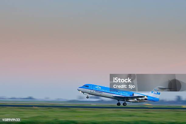 Klm Fokker 70 - Fotografias de stock e mais imagens de Aeroporto - Aeroporto, Aeroporto Schiphol de Amesterdão, Aeródromo