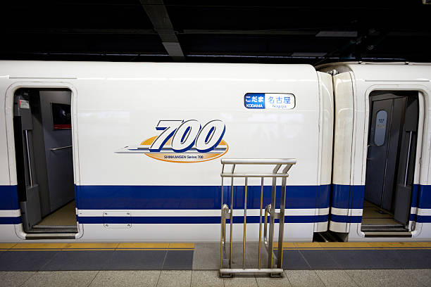 shinkansen trem-bala no japão - bullet train editorial transportation technology imagens e fotografias de stock