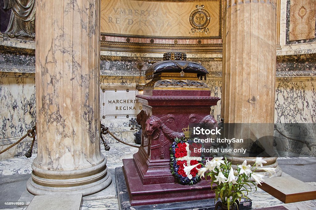 Tomba di re Umberto I - Foto stock royalty-free di Ambientazione interna