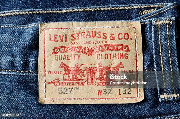 Levi Strauss Etiqueta En Un De Caballero Blue Jeans Foto de stock más banco de imágenes de Levi's - iStock