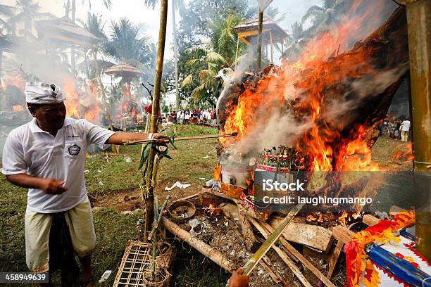 Balinês Cremação Bali Na Indonésia - Fotografias de stock e mais imagens de Bali - Bali, Cerimónia, Cerimónia Tradicional