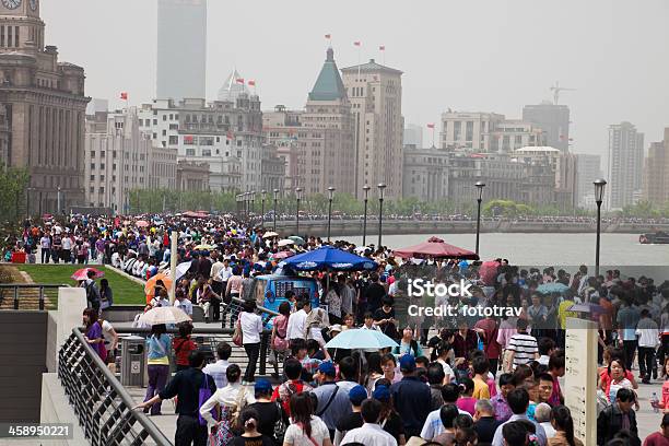 Foto de Chinês Multidão Xangai China e mais fotos de stock de Andar - Andar, Asiático e indiano, Bund