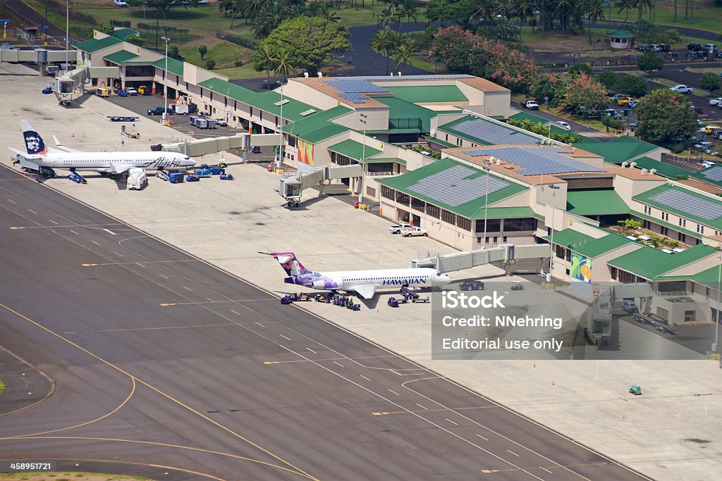 Widok z lotu ptaka na Port Lotniczy Lihue - Zbiór zdjęć royalty-free (Alaska Airlines)