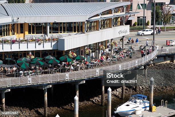 Foto de Anthonys Pier 66 Restaurante Jantar Ao Ar Livre No Deque e mais fotos de stock de Atracado