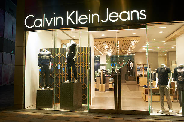 bak jam Cirkel Calvin Klein Jeans Store In Beijing Stock Photo - Download Image Now -  Illuminated, Store Window, Beauty - iStock