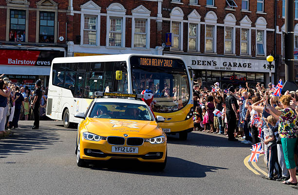 olympic torch relay-head of-prozession in beckenham context link - olympic torch stock-fotos und bilder