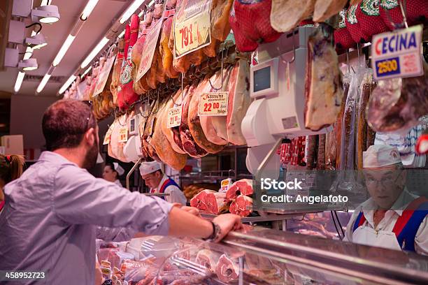 Mesón Museo Del Jamon Madrid España Foto de stock y más banco de imágenes de Alimento - Alimento, Carne, Carne de cerdo