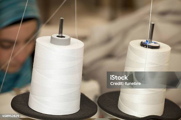 Textura Con Máquina De Fábrica Foto de stock y más banco de imágenes de Adulto - Adulto, Aguja - Mercería, Arte y artesanía