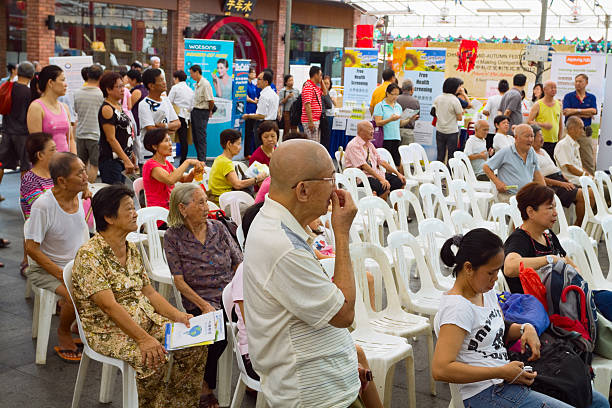 chinesische folklore-veranstaltung - editorial asia singapore tourist stock-fotos und bilder