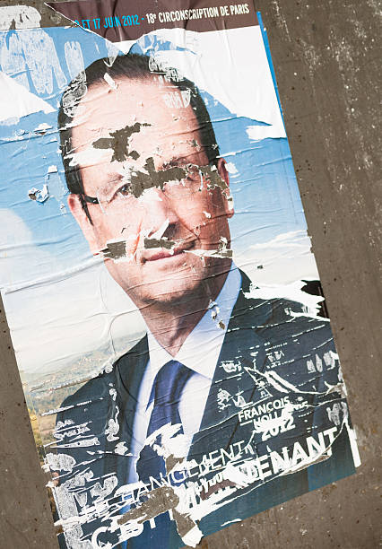 poster eleitoral de hollande, presidente da república francesa - photograhy imagens e fotografias de stock