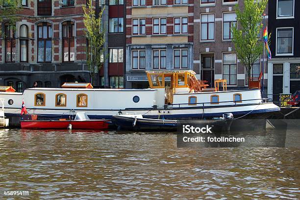 Motorboats In Amsterdam Stockfoto und mehr Bilder von Alt - Alt, Amsterdam, Auf dem Wasser treiben
