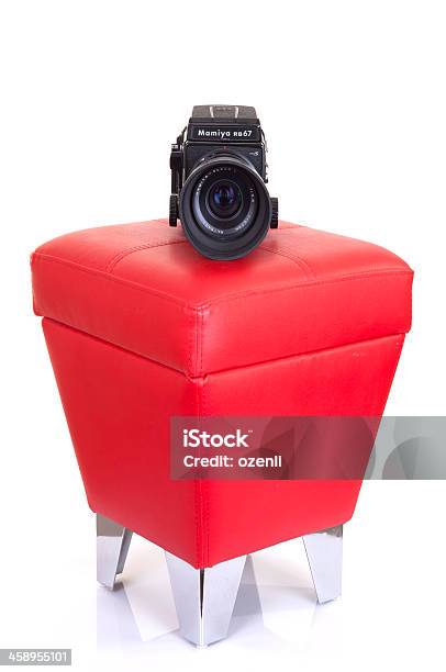 Foto de Vintage Câmera Mamiya Rb67 Em Pouffe e mais fotos de stock de Antigo - Antigo, Banco de sentar, Banquinho de Pé