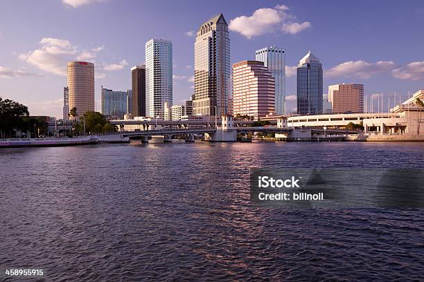 Tarde Vista De La Ciudad De Tampa Florida Usa Horizonte De La Ciudad Foto de  stock y más banco de imágenes de Tampa - iStock