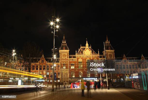 Stazione Centrale Di Amsterdam A Notte - Fotografie stock e altre immagini di Amsterdam Centraal - Amsterdam Centraal, Notte, Amsterdam