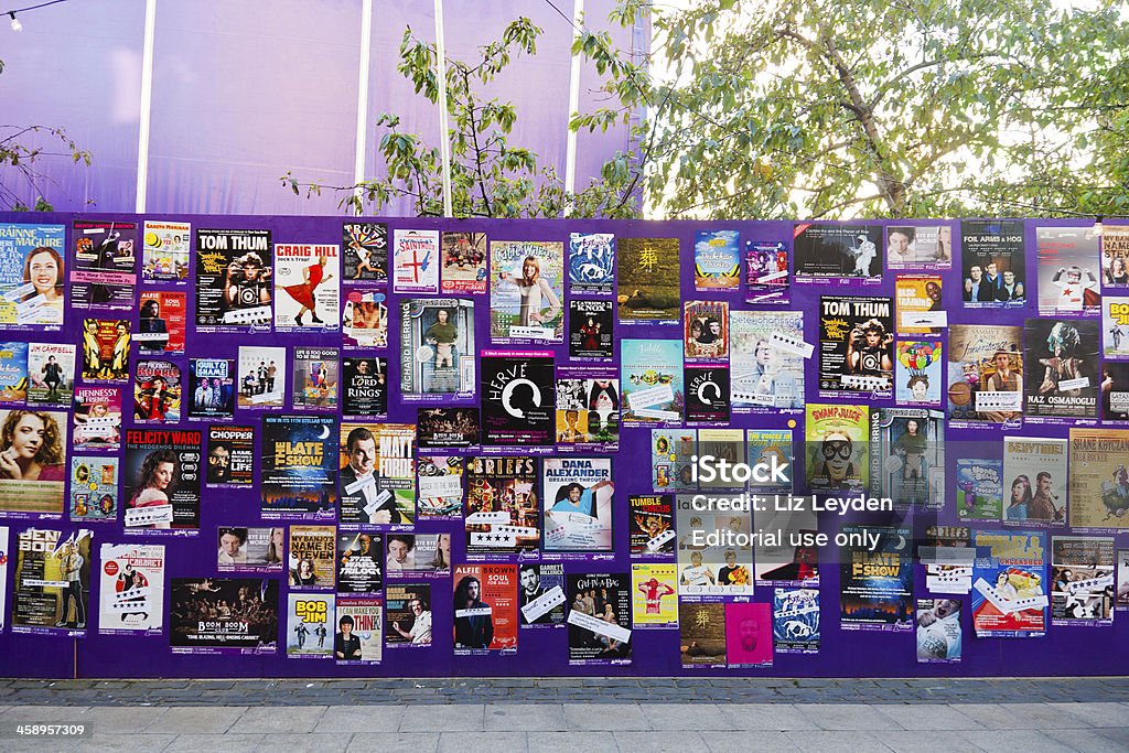 Mur d'affiches pour les spectacles au Festival Fringe d'Édimbourg - Photo de Edinburgh Fringe libre de droits