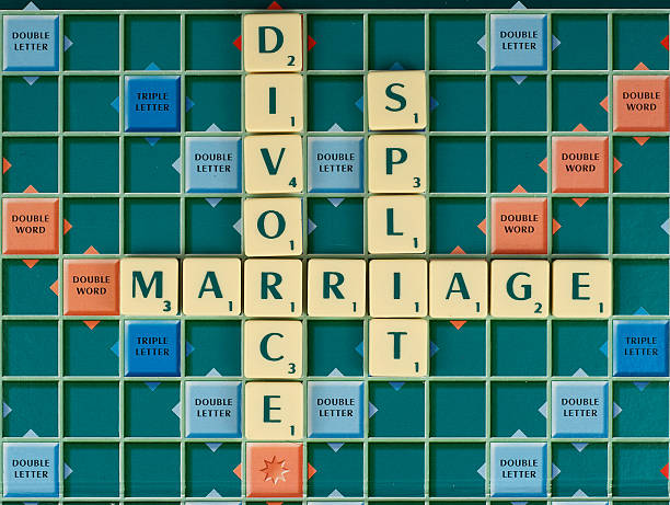 casamento, divórcio, split - word tiles - fotografias e filmes do acervo