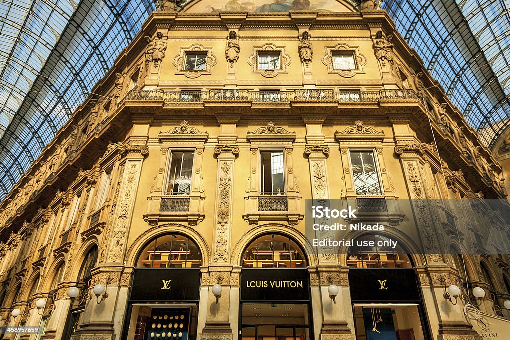 Boutique Louis Vuitton, Milan, Italie - Photo de Louis Vuitton - Marque de designer libre de droits