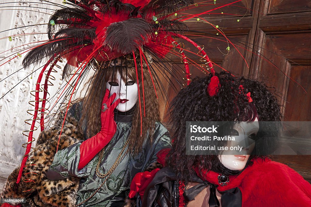 Red casal Carnaval de Veneza 2013 St. Mark s Square - Foto de stock de Mulher bonita royalty-free