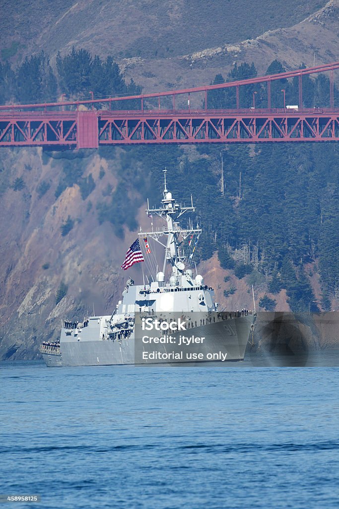 USS Pinckney nella San Francisco Bay Bridge - Foto stock royalty-free di Cacciatorpediniere Destroyer