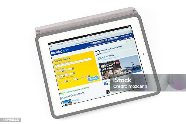 Bookingcom No Novo Ipad - Fotografias de stock e mais imagens de Cinzento - Cinzento, Comprar, Computador