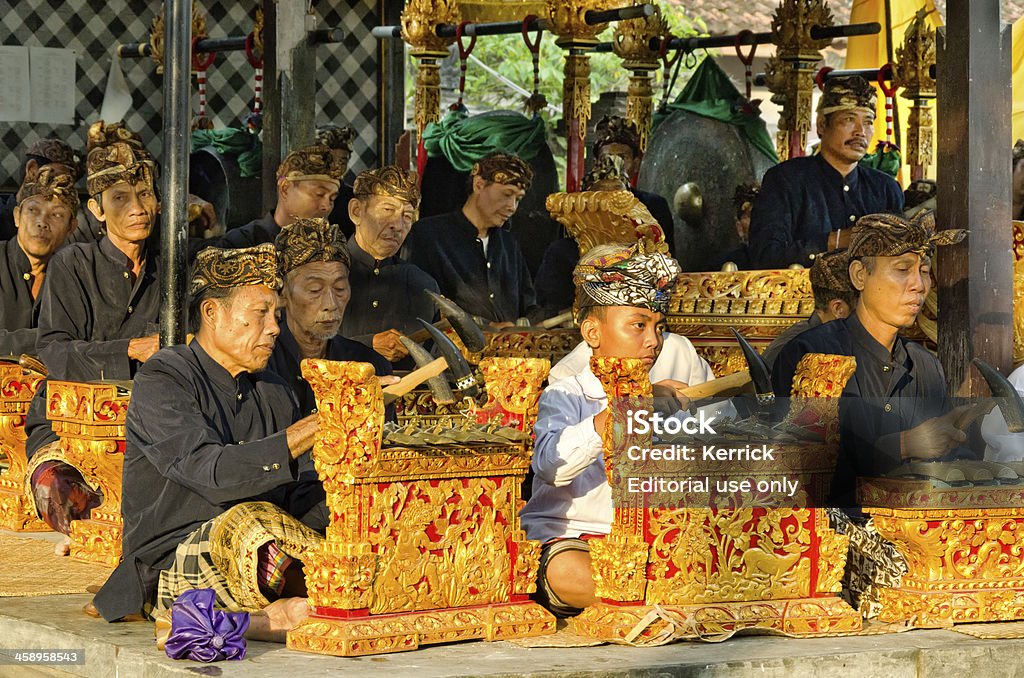 Orchestre Gamelan à une cérémonie indienne à Bali - Photo de Gamelan libre de droits