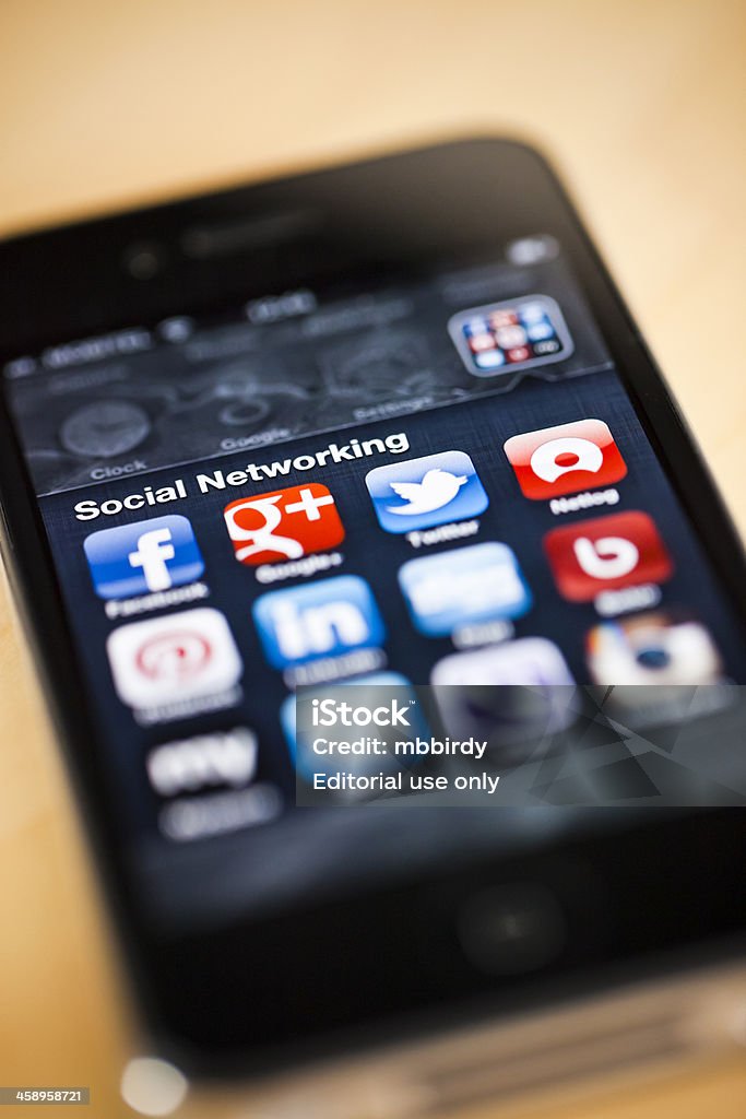 Social networking app per iPhone 4 - Foto stock royalty-free di 3G