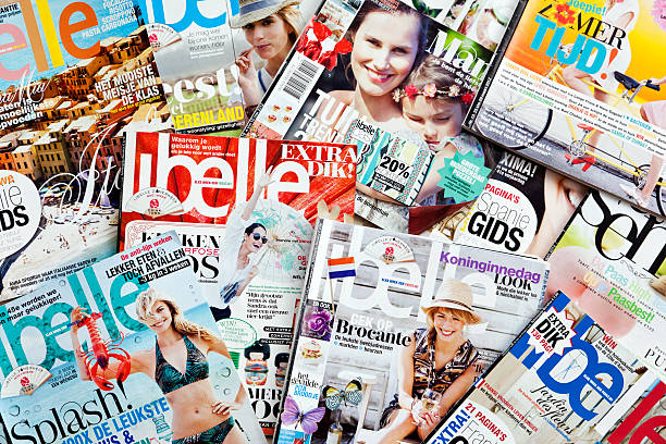 pila di riviste # 1 xxxl - magazine stack publication close up foto e immagini stock