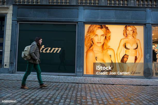 Etam Store A Bruxelles - Fotografie stock e altre immagini di Etam - Etam, Insegna commerciale, Lingerie