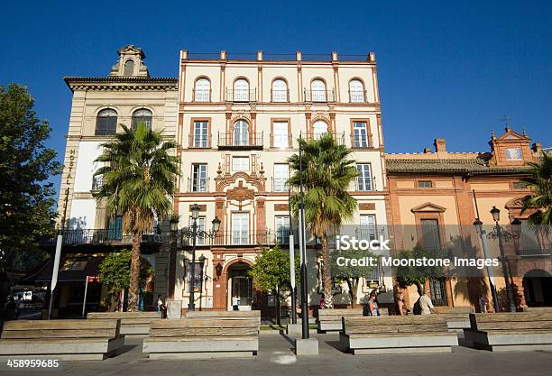 Foto de Puerta De Jerez Em Sevilha Espanha e mais fotos de stock de Andaluzia - Andaluzia, Andar, Arbusto Tropical