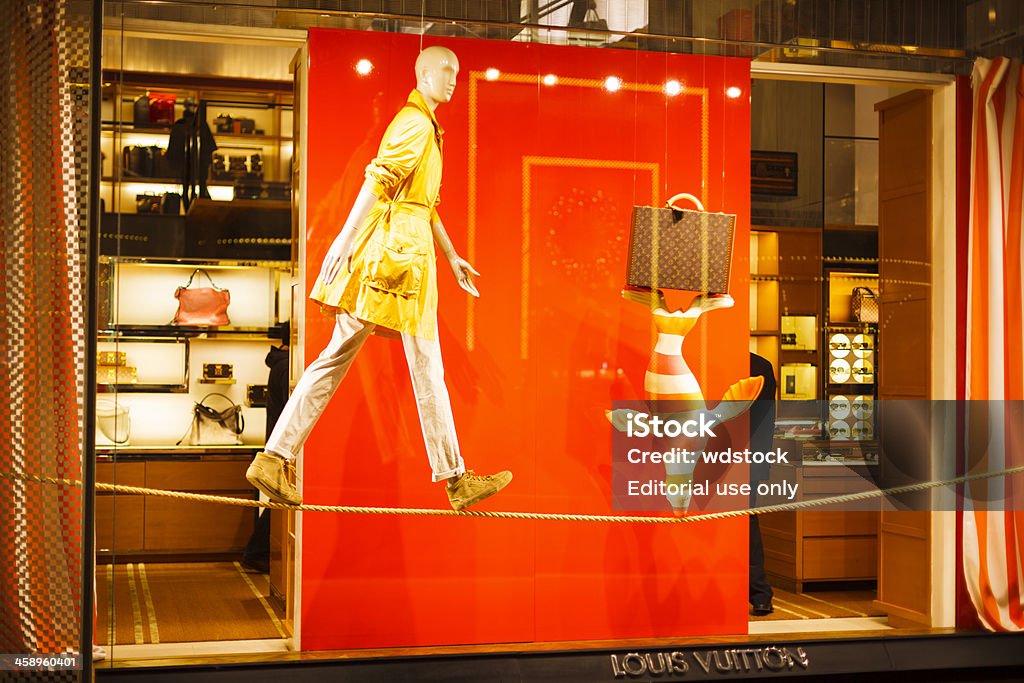 Louis Vuitton 쇼윈도 57th Street 매해튼 - 로열티 프리 패션 스톡 사진