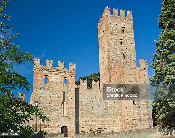 Castellarquato Castelo Medieval Itália - Fotografias de stock e mais imagens de Aldeia - Aldeia, Antigo, Ao Ar Livre