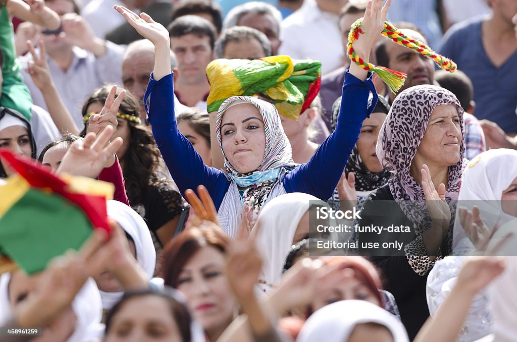 Musulmana curdo femmina Manifestante - Foto stock royalty-free di Dimostrazione di protesta