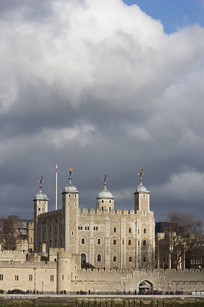 tower of london, англия, великобритания - local landmark international landmark middle ages tower of london стоковые фото и изображения