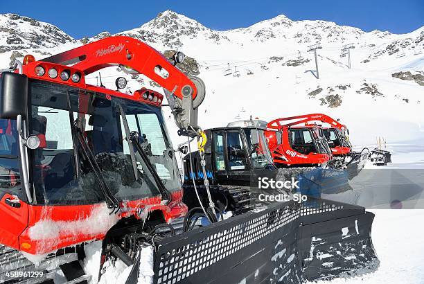 Piste Basher Foto de stock y más banco de imágenes de Aire libre - Aire libre, Ajardinado, Alpes Europeos