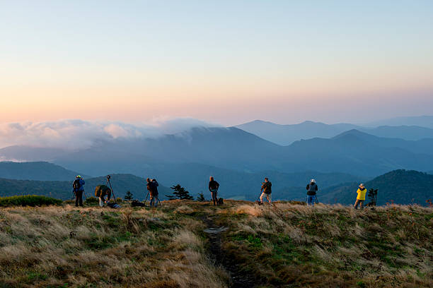 フォトグラファーの朝日 roan 山 - roan mountain state park ストックフォトと画像