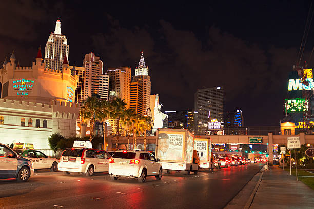 Las Vegas Strip in the night "Las Vegas, Nevada, USA - August 25, 2012: View from the street of Las Vegas Strip, the road that pass in the middle of Las Vegas for 6 miles. The Strip is home to most of the world's largest hotels and casinos of all america. Photo taken in the night." downtown las vegas motel sign sign commercial sign stock pictures, royalty-free photos & images