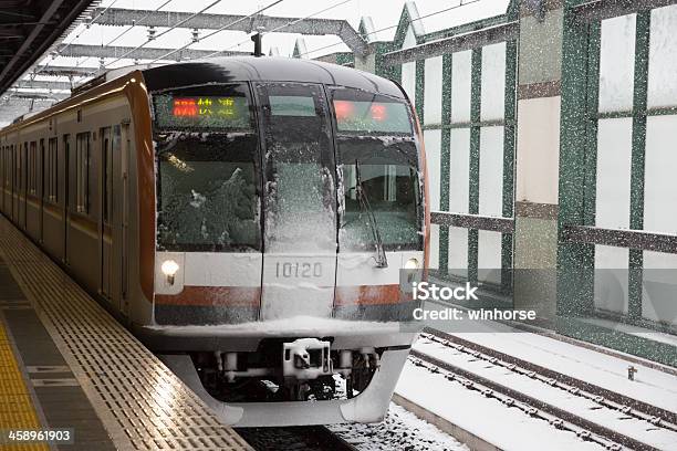 Ersten Schneefall In Tokio Japan Stockfoto und mehr Bilder von Eisenbahn - Eisenbahn, Fotografie, Horizontal