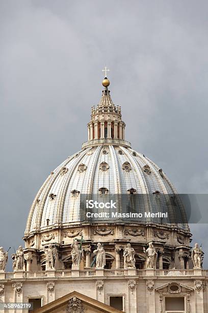 Basilica Di San Pietro - Fotografie stock e altre immagini di Architettura - Architettura, Arte, Arti e mestieri